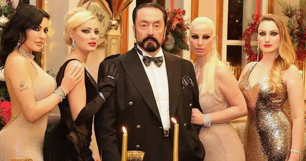 Un bărbat a fost condamnat la 8.658 de ani de închisoare. Era mereu înconjurat de femei tinere